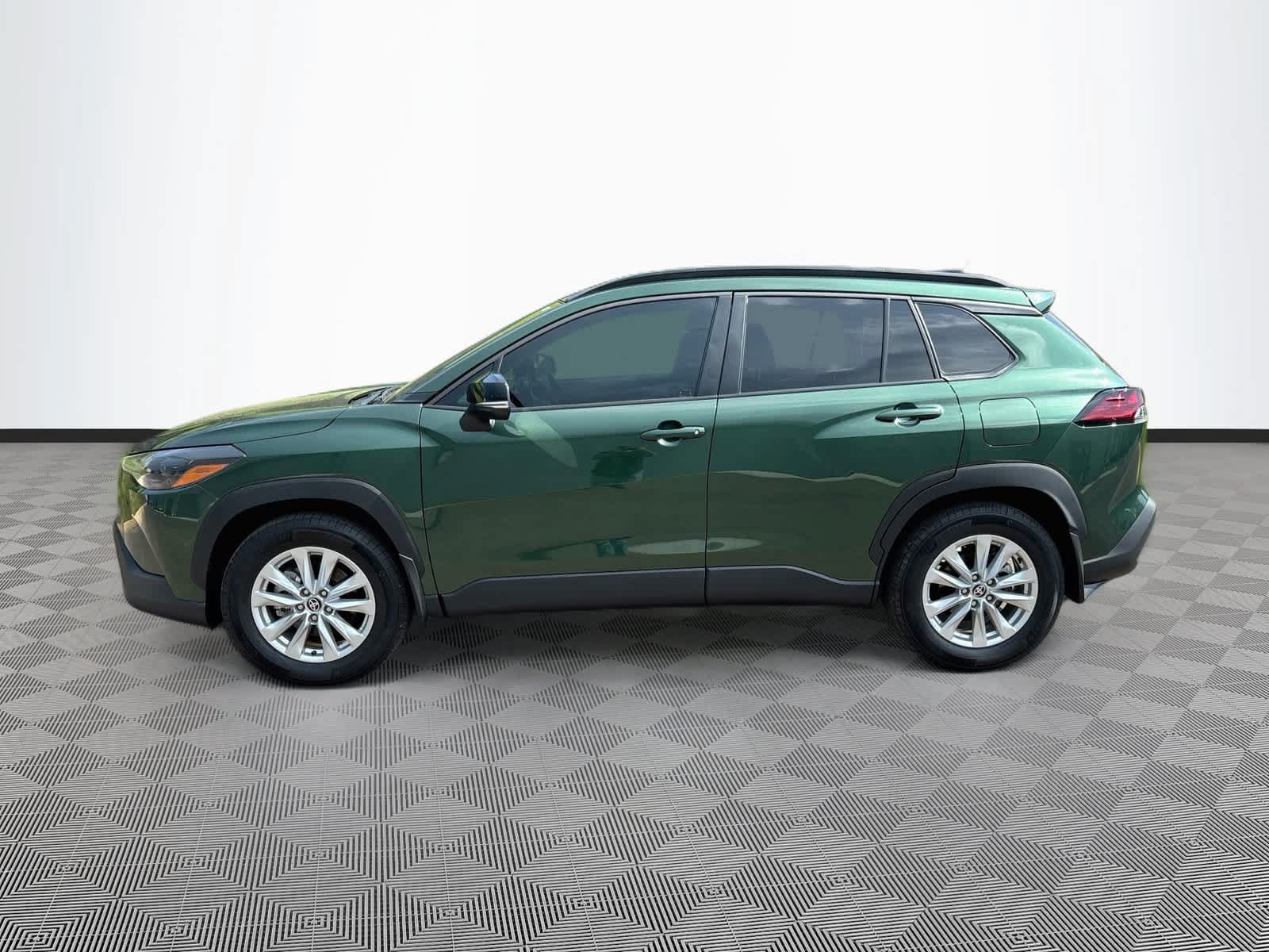 Used 2026 Toyota Corolla Cross LE FWD image 8