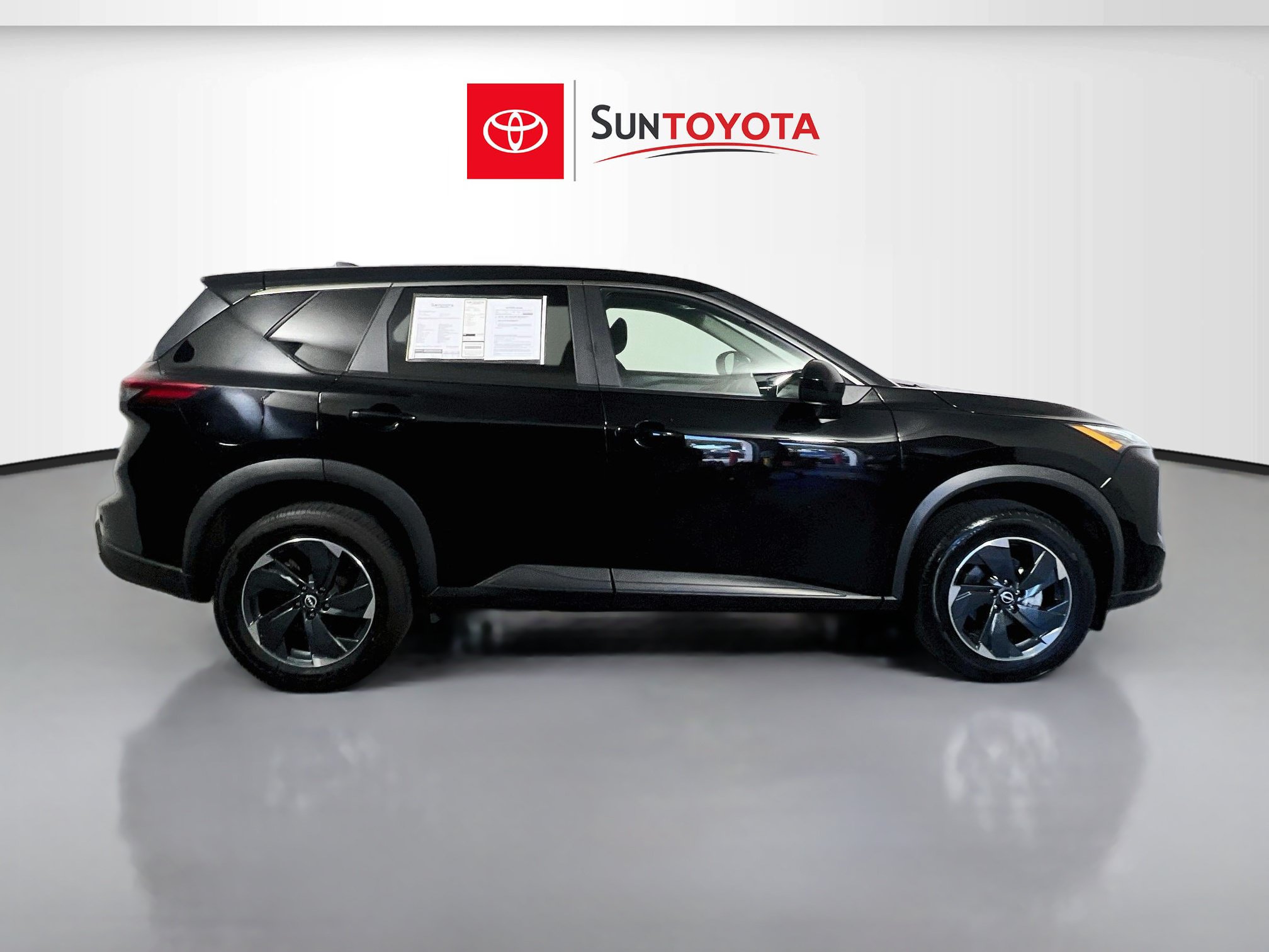 Used 2024 Nissan Rogue SV AWD/4WD image 2
