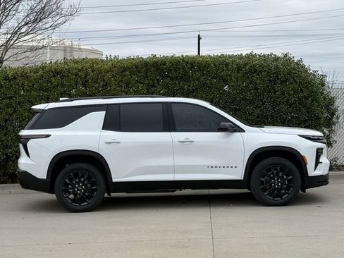 New 2026 Chevrolet Traverse LT image 3