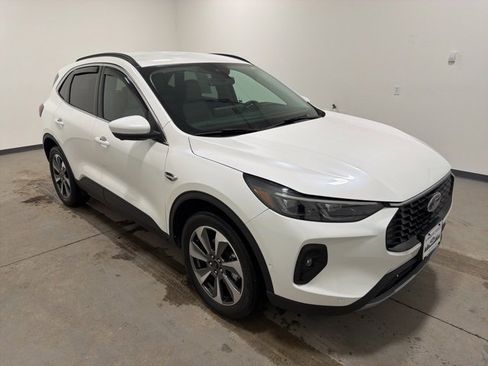 Used 2024 Ford Escape Platinum w/ Premium Technology Package image 3