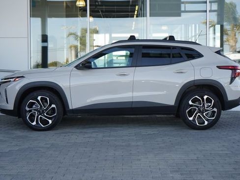 Used 2026 Chevrolet Trax RS w/ Sunroof Package FWD image 5
