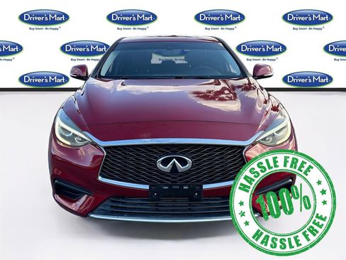 Used 2018 INFINITI QX30 image 2