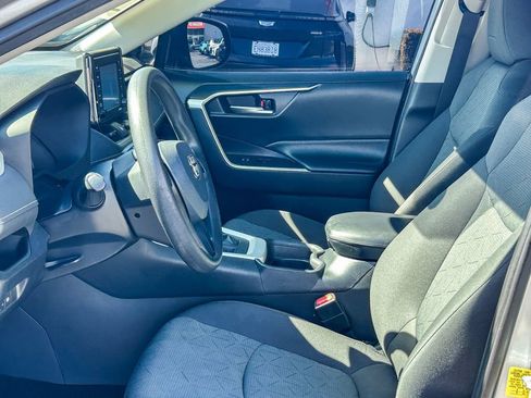 Used 2021 Toyota RAV4 XLE w/ Carpet Mat Package (TMS) FWD image 18