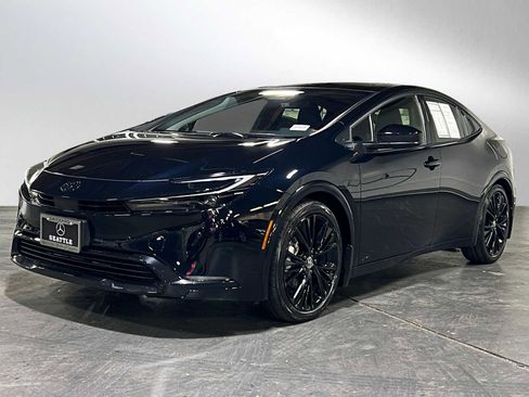 Used 2025 Toyota Prius AWD image 7