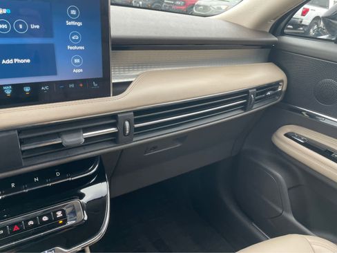 Used 2024 Lincoln Corsair AWD image 25