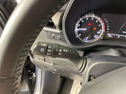 Used 2023 Toyota Highlander LE FWD image 12