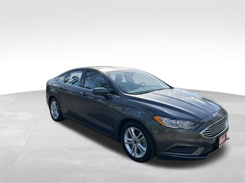 Used 2018 Ford Fusion SE w/ Fusion SE Technology Package image 8