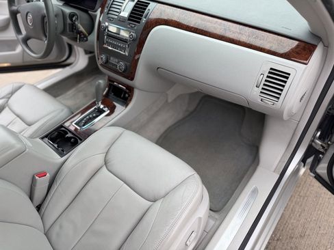 Used 2007 Cadillac DTS Luxury I w/ Sun And Sound Package image 12