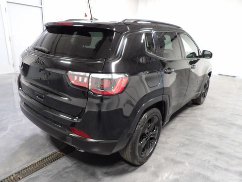 Used 2021 Jeep Compass Latitude FWD image 4