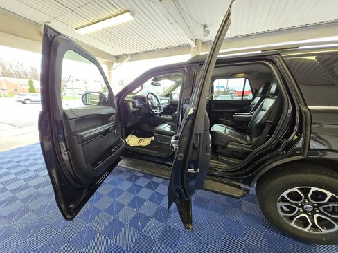 Used 2024 Ford Expedition XLT image 23