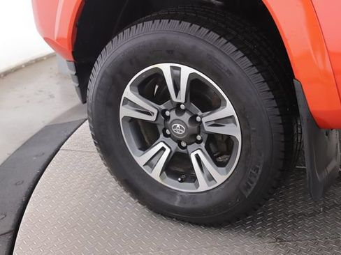 Used 2017 Toyota Tacoma SR5 AWD/4WD image 13