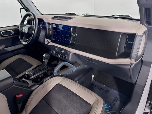 Used 2023 Ford Bronco Wildtrak image 28
