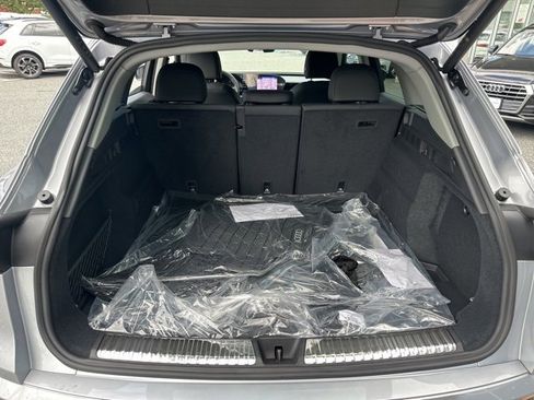 New 2025 Audi Q5 2.0T Premium image 11