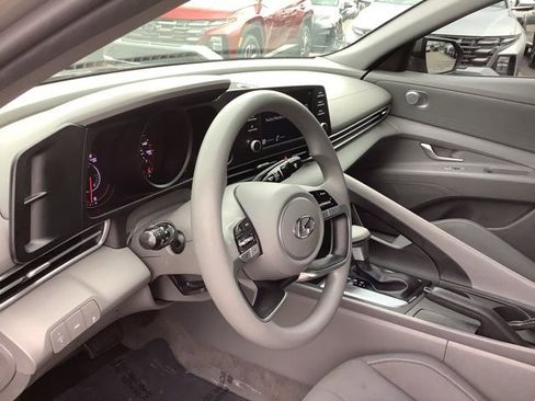 Certified 2023 Hyundai Elantra SEL w/ Preferred Accessory Package image 14