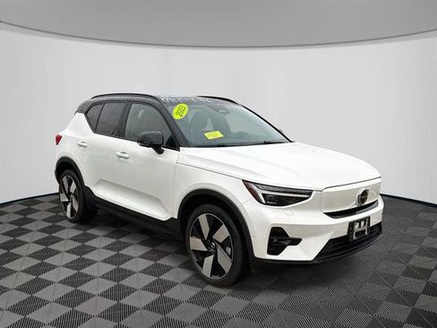 Used 2023 Volvo XC40 Recharge Ultimate image 3
