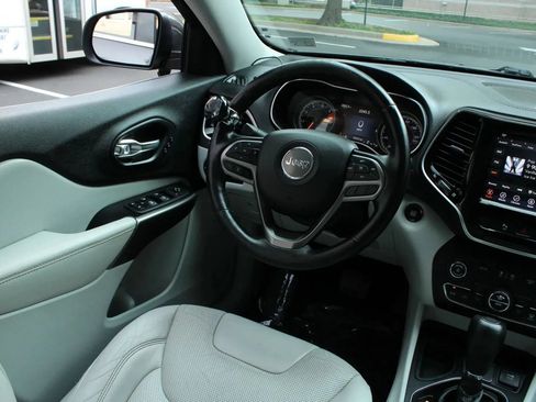 Used 2020 Jeep Cherokee Limited FWD image 25