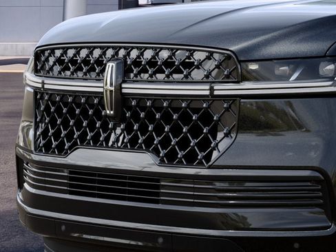 New 2027 Lincoln Navigator Reserve w/ Jet Appearance Package AWD/4WD image 17
