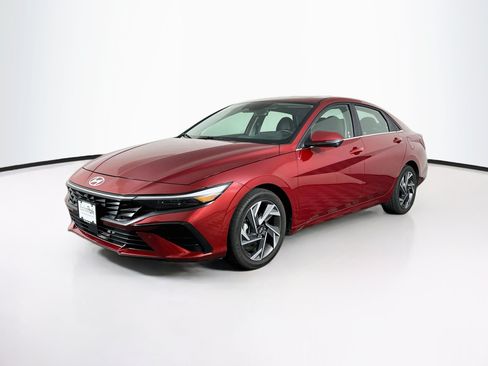 Used 2024 Hyundai Elantra Limited FWD image 3
