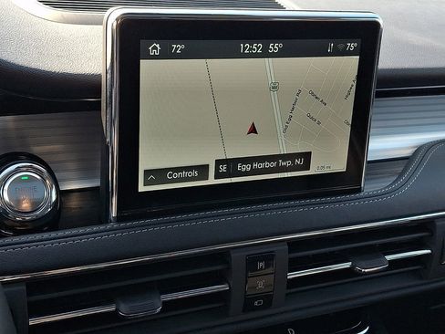 Used 2022 Lincoln Corsair AWD w/ Premium Package image 19