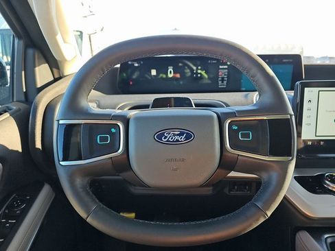 Used 2025 Ford Expedition Active image 18