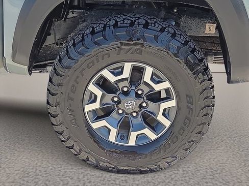 Used 2023 Toyota Tacoma TRD Off-Road w/ Technology Package AWD/4WD image 8