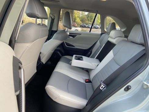 Used 2022 Toyota RAV4 XLE Premium image 16