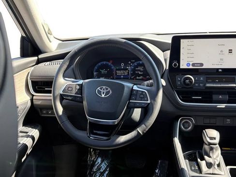 Certified 2024 Toyota Grand Highlander FWD image 15