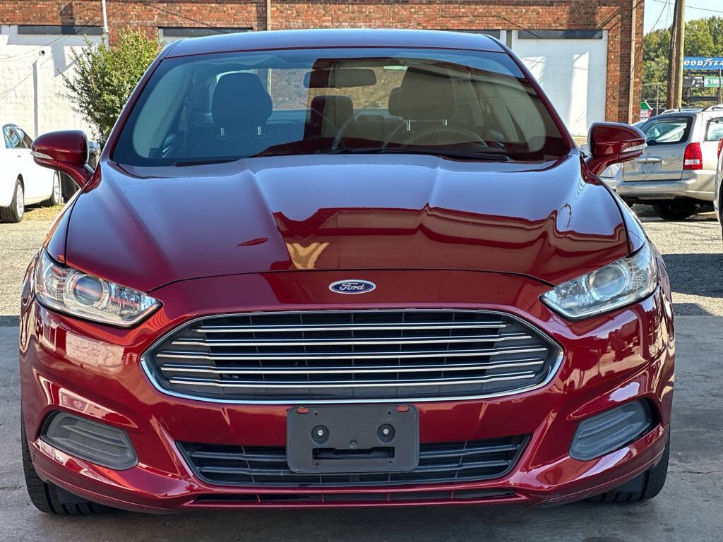 Used 2014 Ford Fusion SE FWD image 3