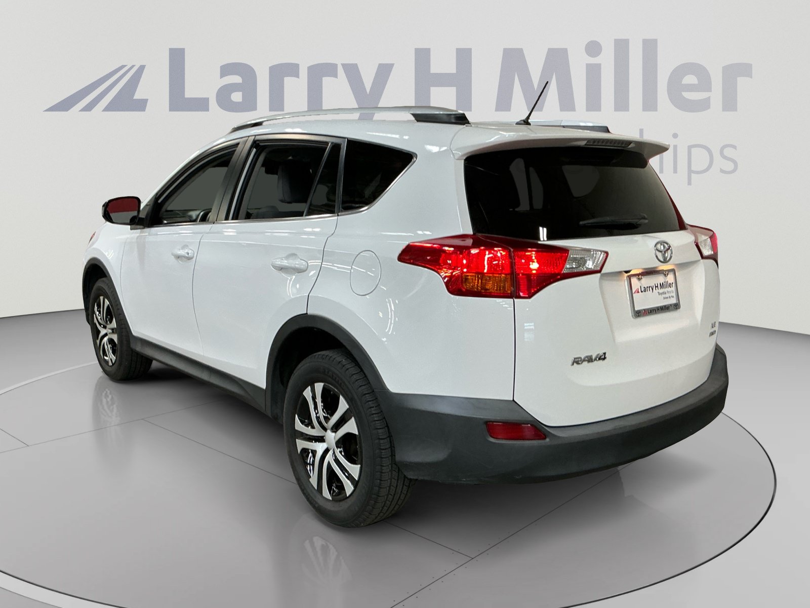 Used 2015 Toyota RAV4 LE AWD/4WD image 3