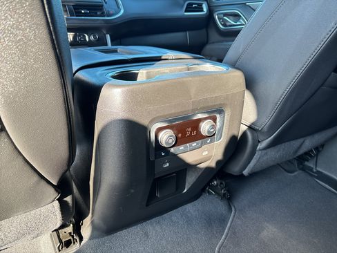 Used 2024 Chevrolet Suburban Z71 w/ Luxury Package AWD/4WD image 19