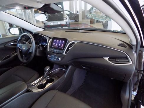 Used 2025 Chevrolet Malibu LT image 28