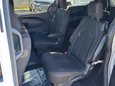 Used 2020 Chrysler Pacifica Touring w/ S Appearance Package FWD image 30