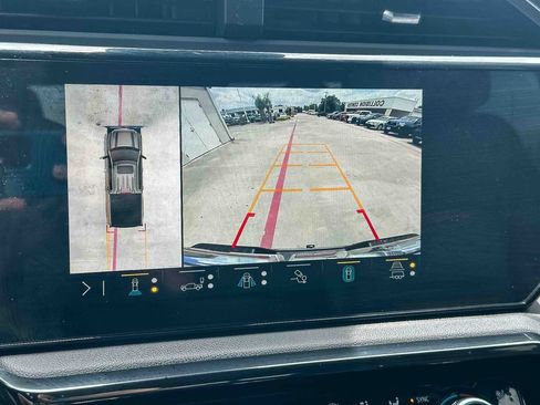 Used 2023 GMC Sierra 1500 AT4 w/ Technology Package AWD/4WD image 32