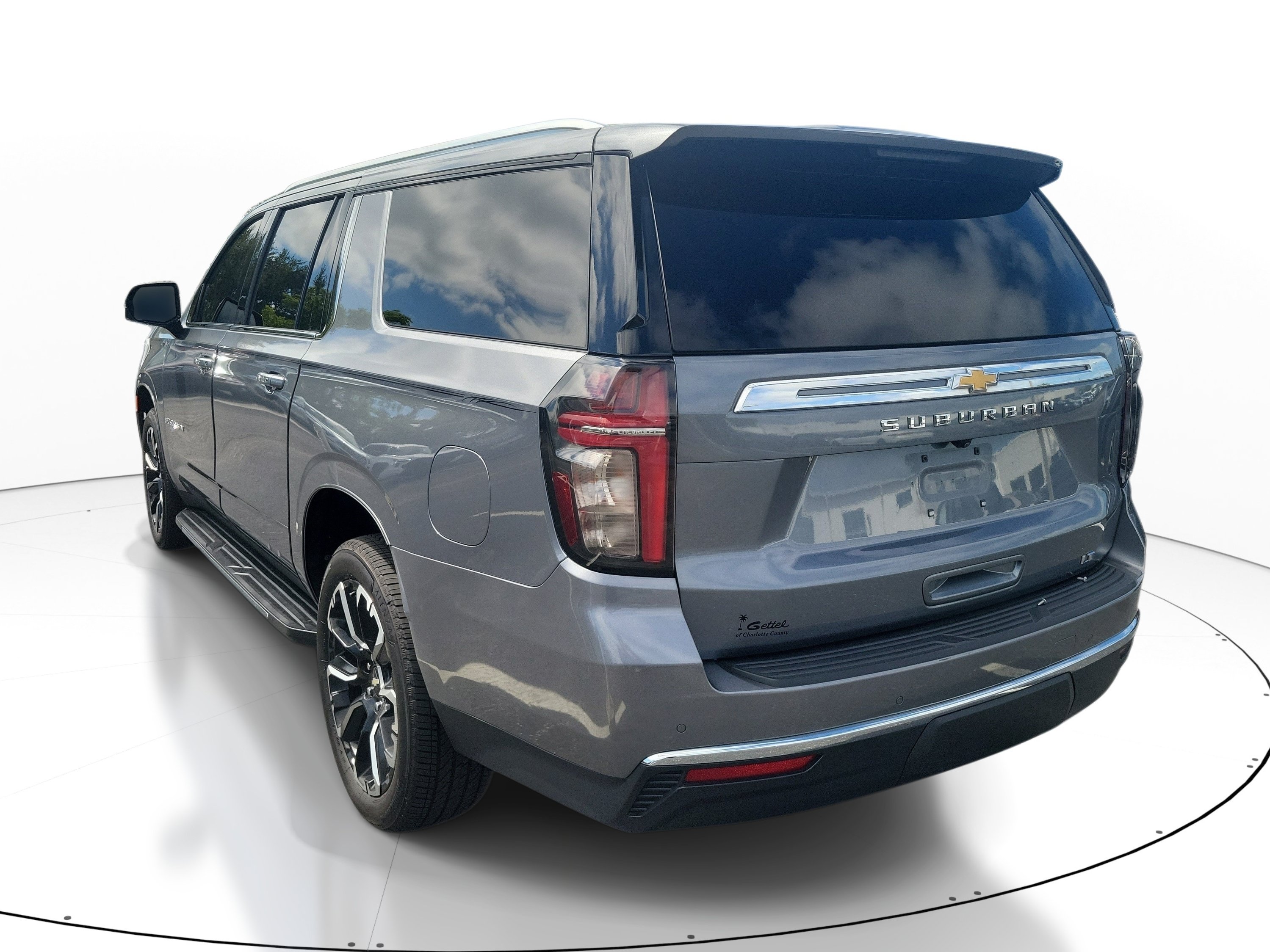 Used 2022 Chevrolet Suburban LT w/ Luxury Package AWD/4WD image 7
