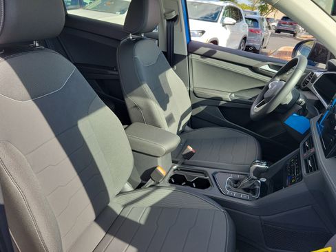 New 2026 Volkswagen Taos SE FWD image 6