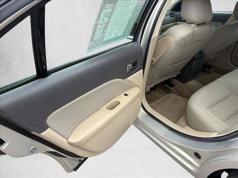 Used 2010 Ford Fusion SE FWD image 15