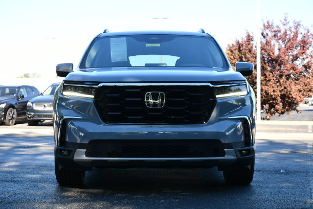Used 2024 Honda Pilot Touring image 2