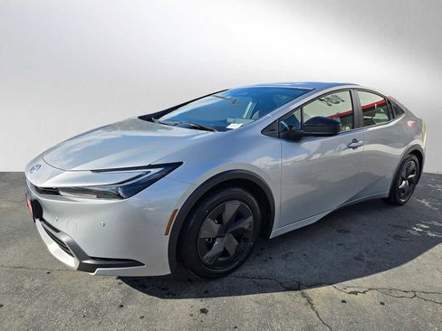 Used 2024 Toyota Prius Prime SE image 7