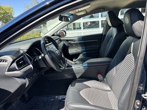 Used 2020 Toyota Camry SE FWD image 8