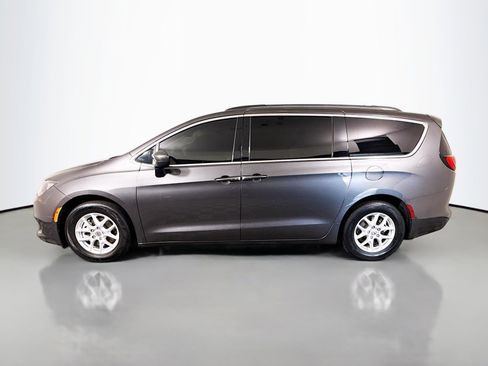 Used 2021 Chrysler Voyager Lxi FWD image 6