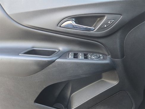 Used 2020 Chevrolet Equinox LT image 18