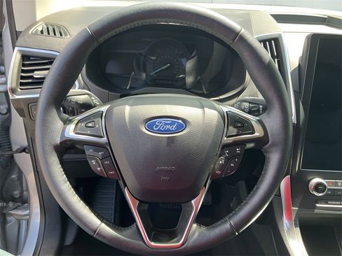 Used 2024 Ford Edge Titanium image 11