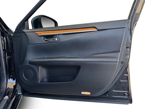 Used 2014 Lexus ES 300h w/ Luxury Package w/Bamboo Trim FWD image 20