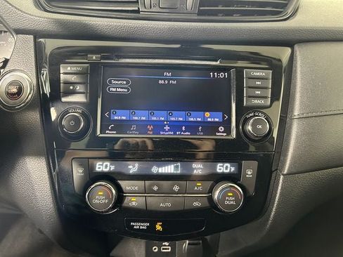 Used 2019 Nissan Rogue SV FWD image 22