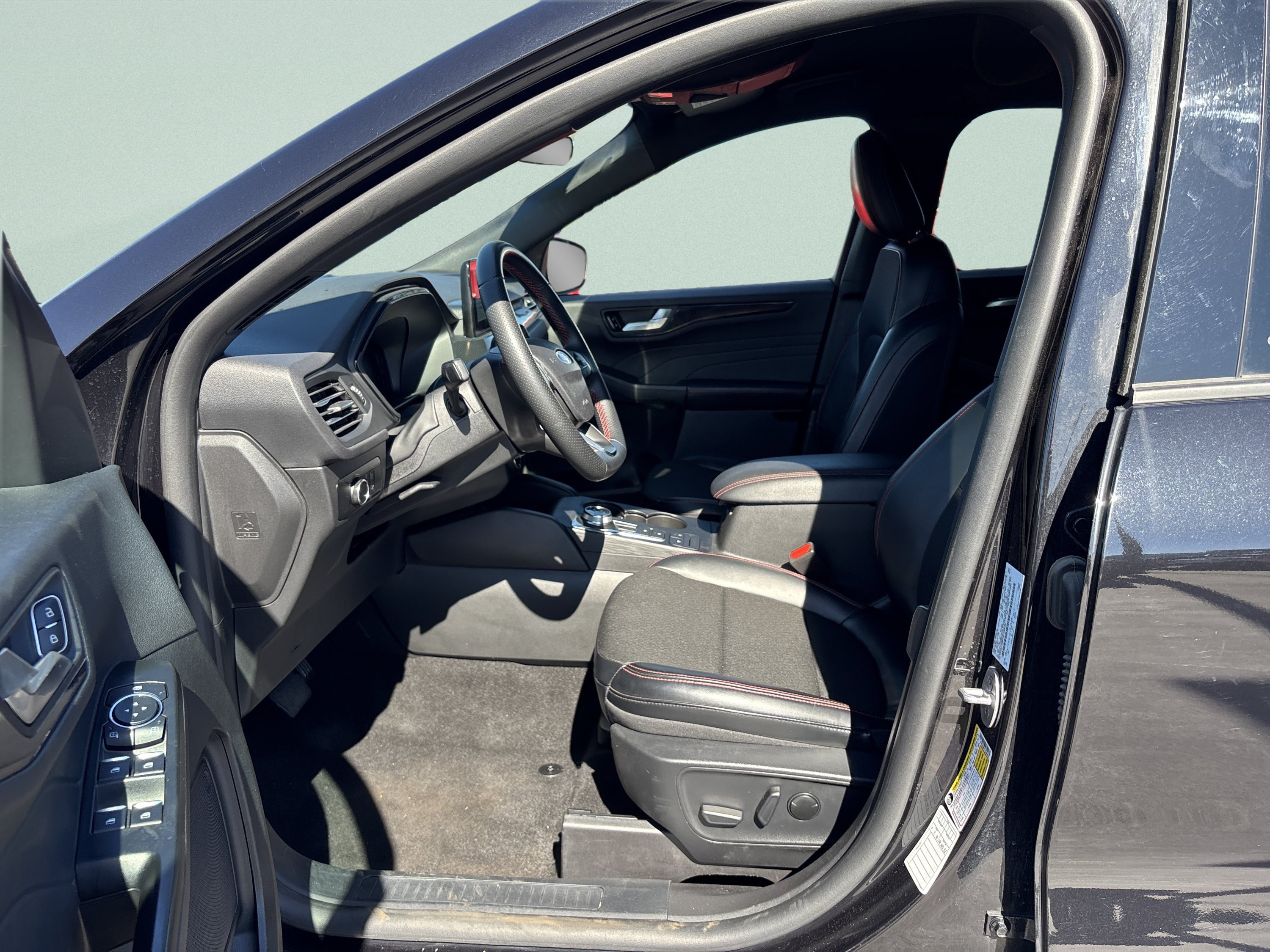 Used 2025 Ford Escape ST-Line AWD/4WD image 10