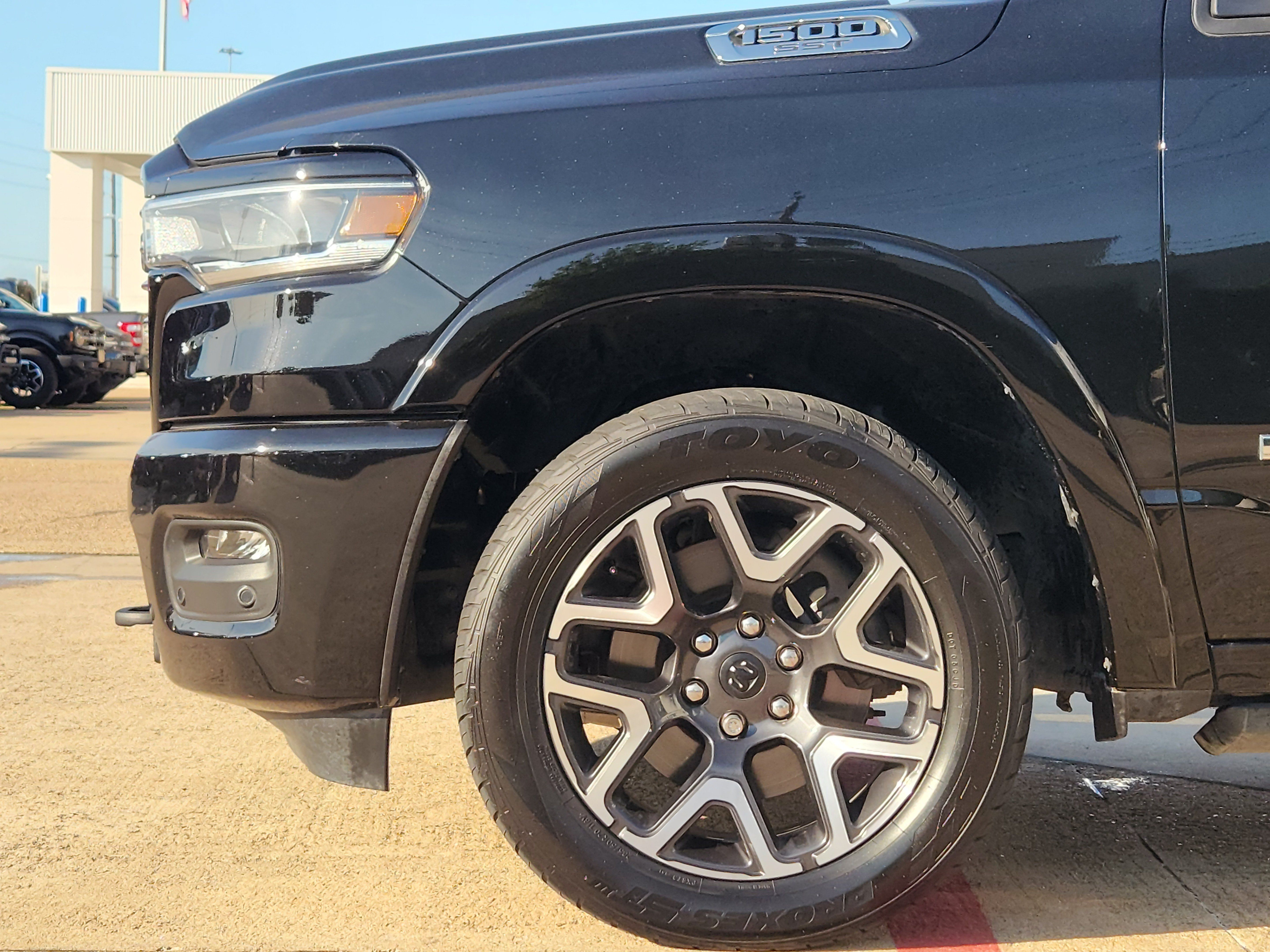 Used 2025 RAM 1500 Laramie AWD/4WD image 5
