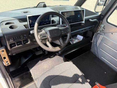 Used 2024 Chevrolet Brightdrop 400 w/ Commercial Equipment Package image 10