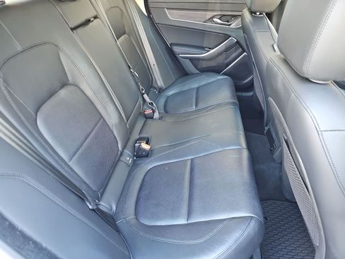 Used 2022 Jaguar XF SE RWD image 17