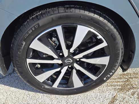 Used 2025 Nissan Sentra SV w/ SV Premium Package image 12