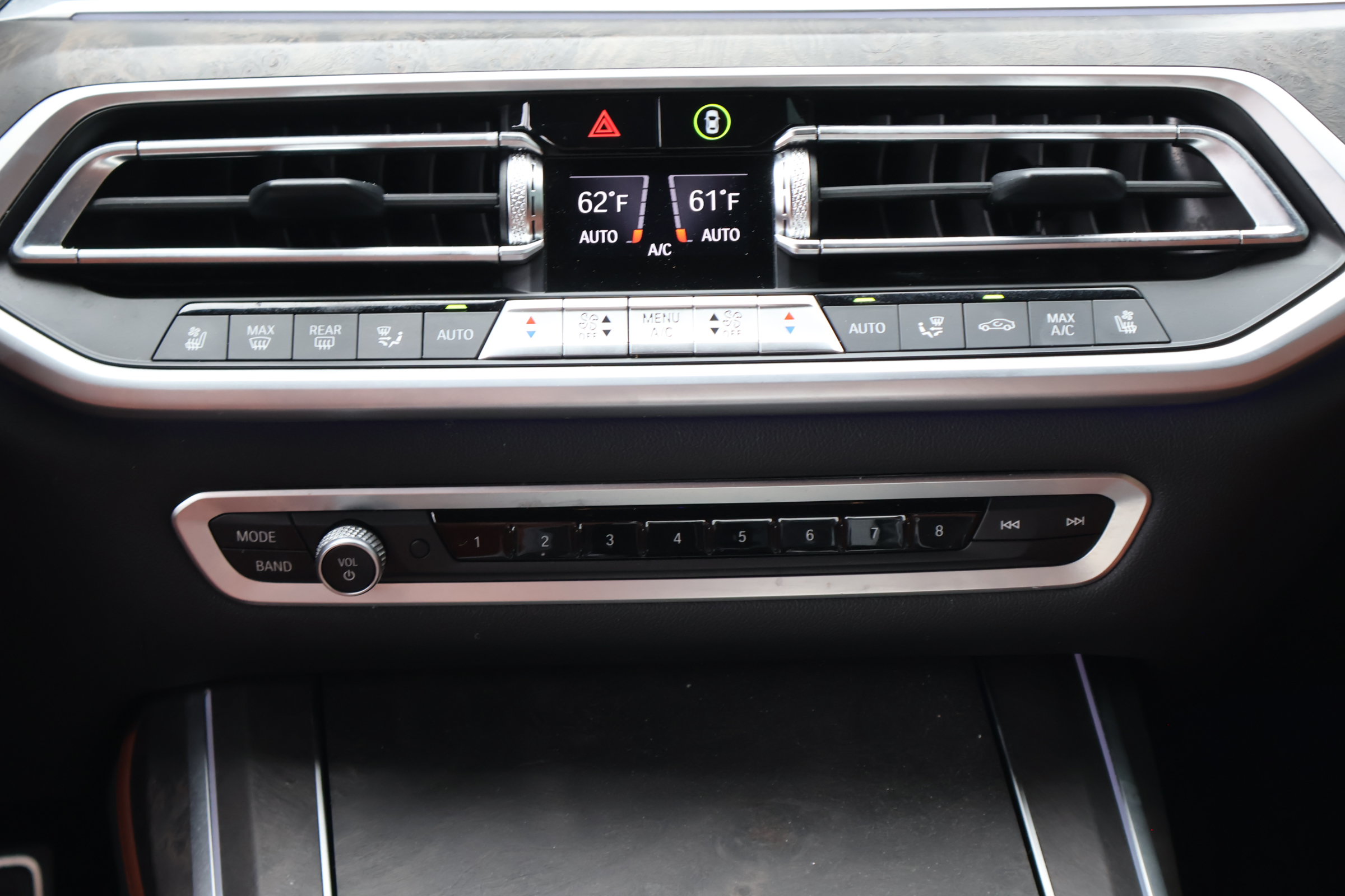 Used 2022 BMW X7 xDrive40i w/ M Sport Package AWD/4WD image 18